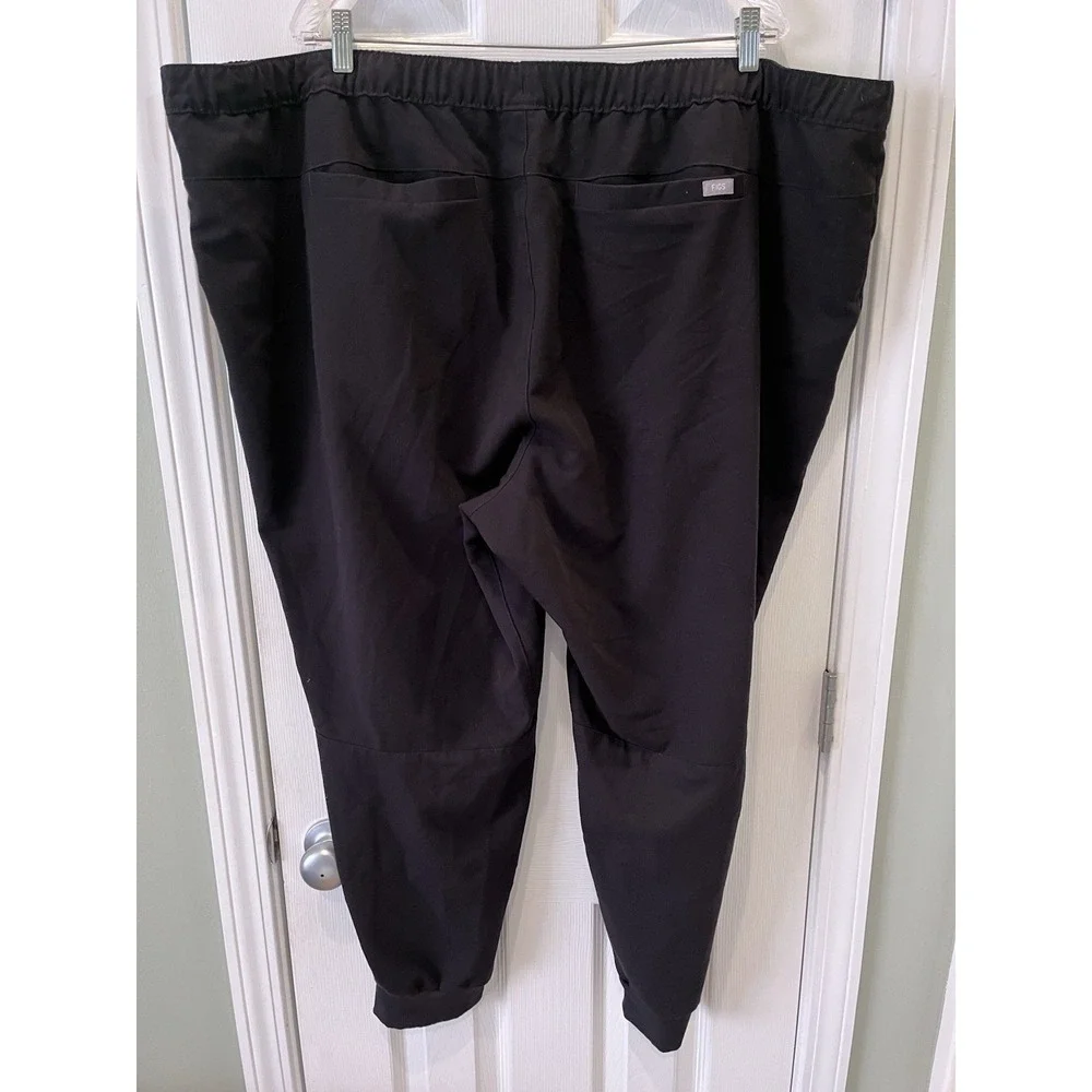 FIGS Leon Three Pocket Scrub Top 6XL Tansen Jogger Pants 6XL Black Scrub Set